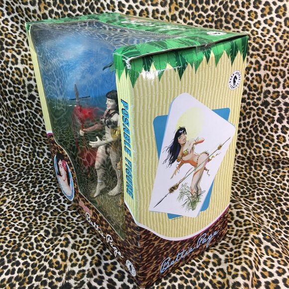 Dark Horse Comics Jungle Bettie Page Posable Figure - Picture 5 of 8